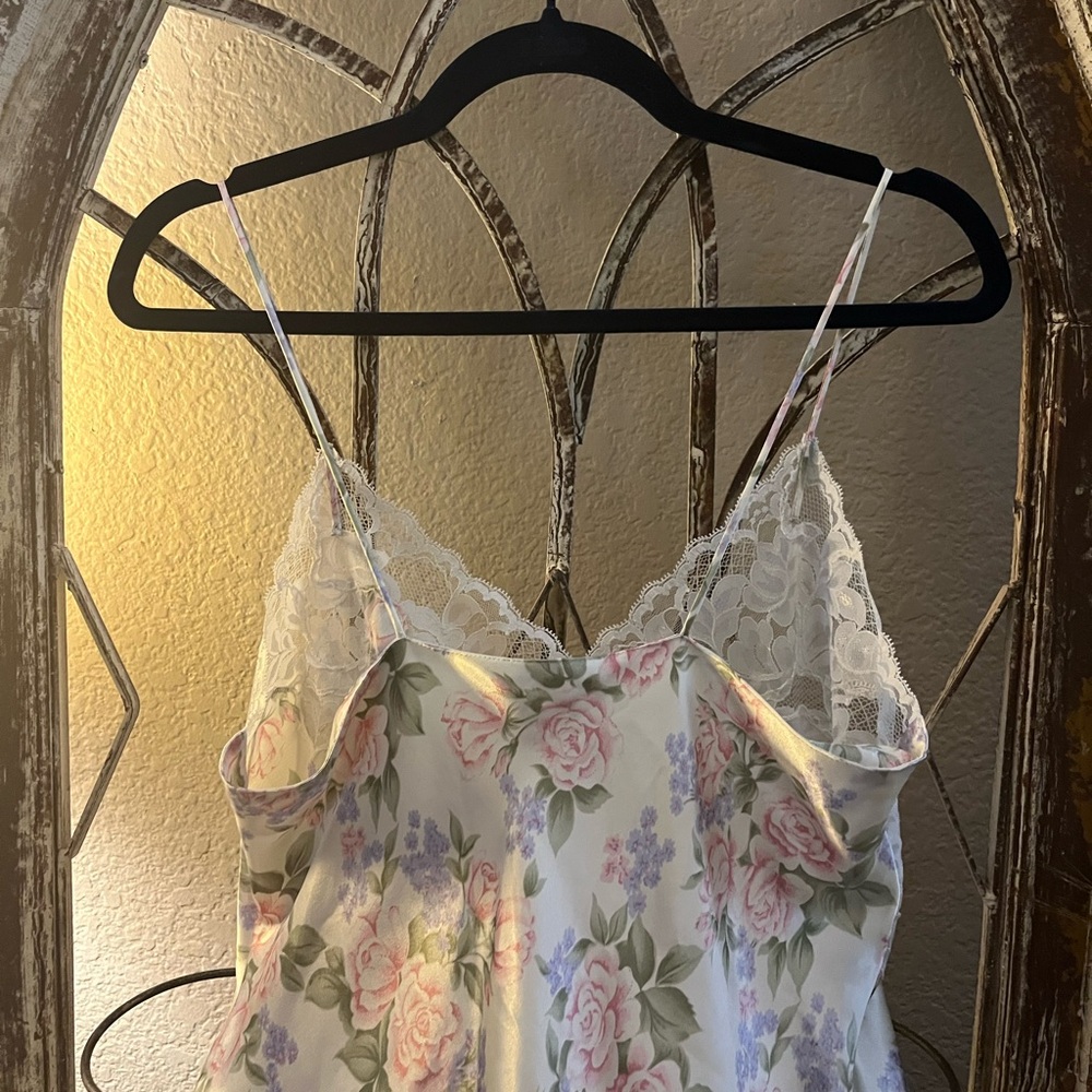 Victoria's Secret Floral Lace Chemise in Cream and Pink - Picture 7 of 10